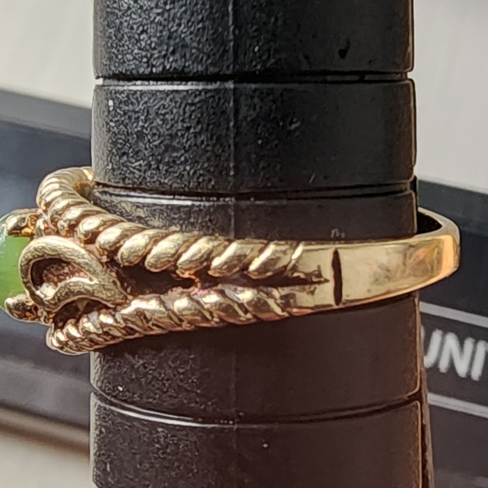 TOSKAL 1OK GOLD & JADE SIZE 6 RING - Picture 7 of 9